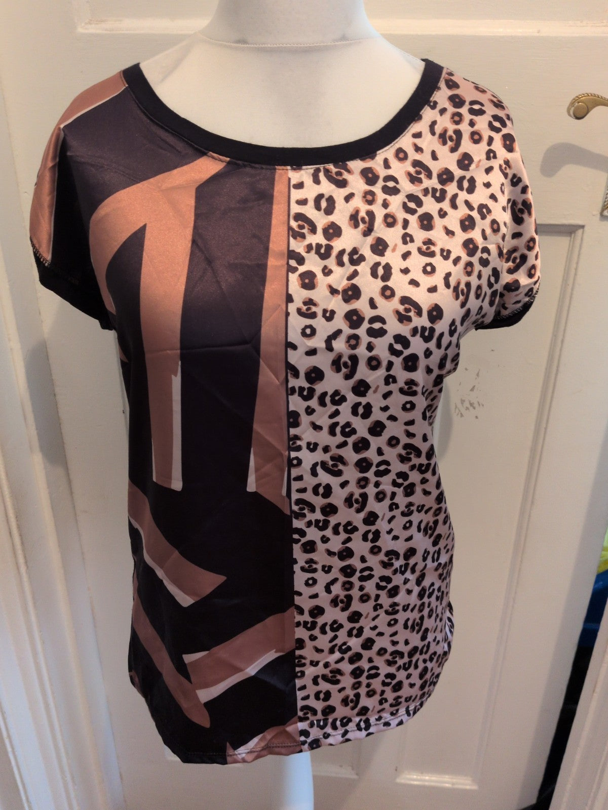 Sarah Tempest Medium Leopard Print And Black With Gold Short Sleeve Blouse