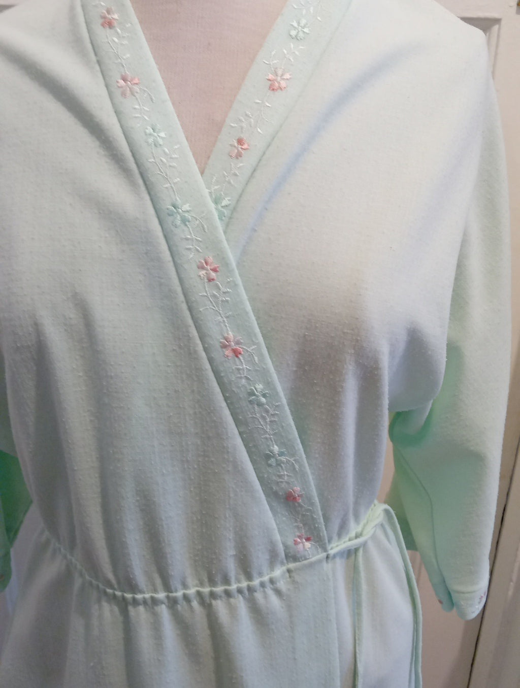 Ladies St Michael Vintage Size 16 Pale Mint Long Sleeved Dressing Gown