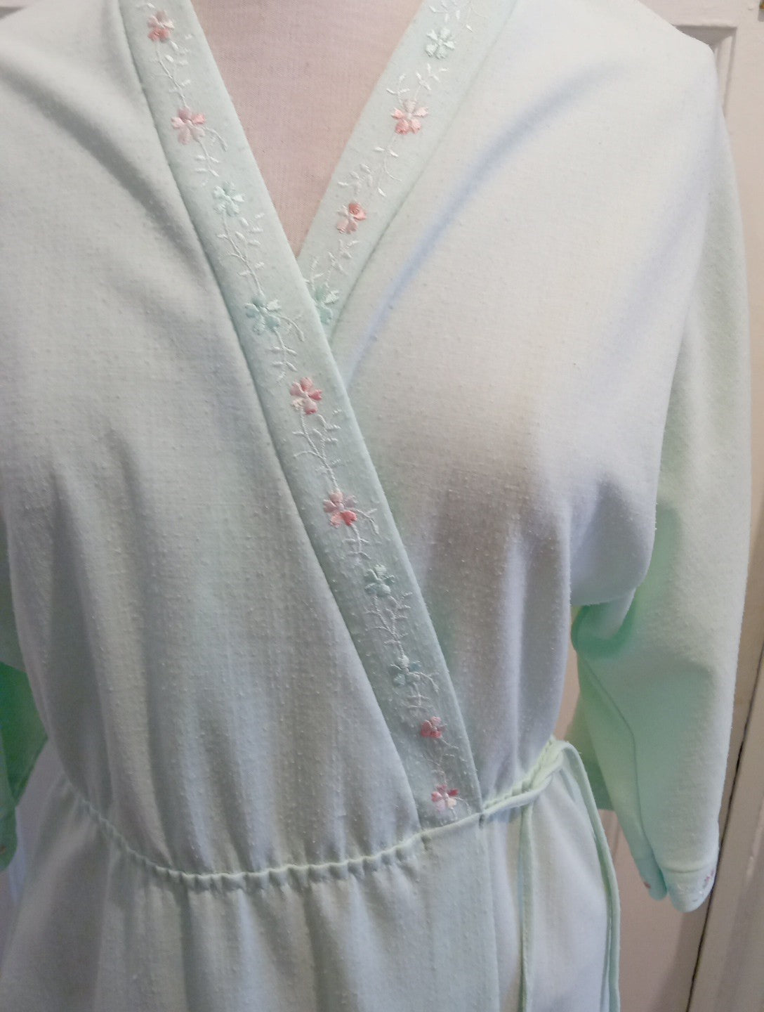 Ladies St Michael Vintage Size 16 Pale Mint Long Sleeved Dressing Gown