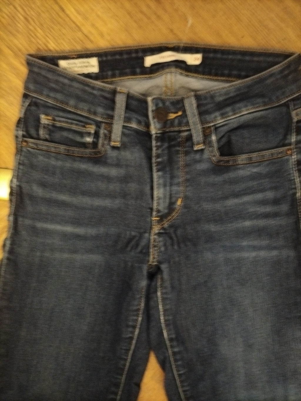 Ladies Levi Size 24" Skinny Jeans 711
