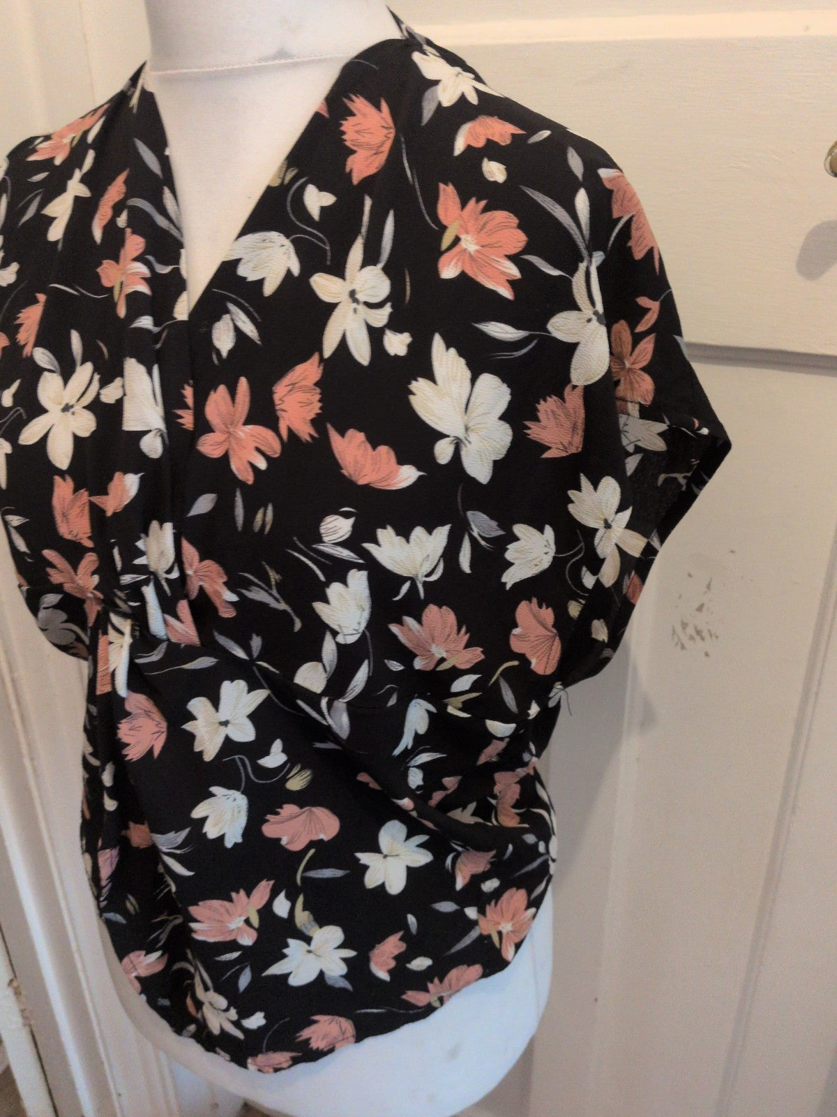 Ladies Shein Size XL Low V N-neck Black Floral Short Sleeve Blouse