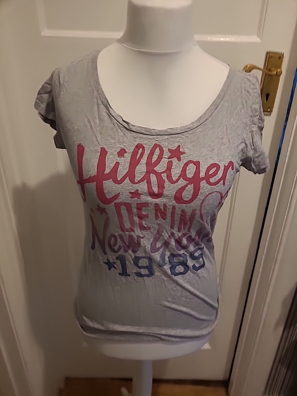 Ladies Hilfiger Size Small Grey Print Tshirt