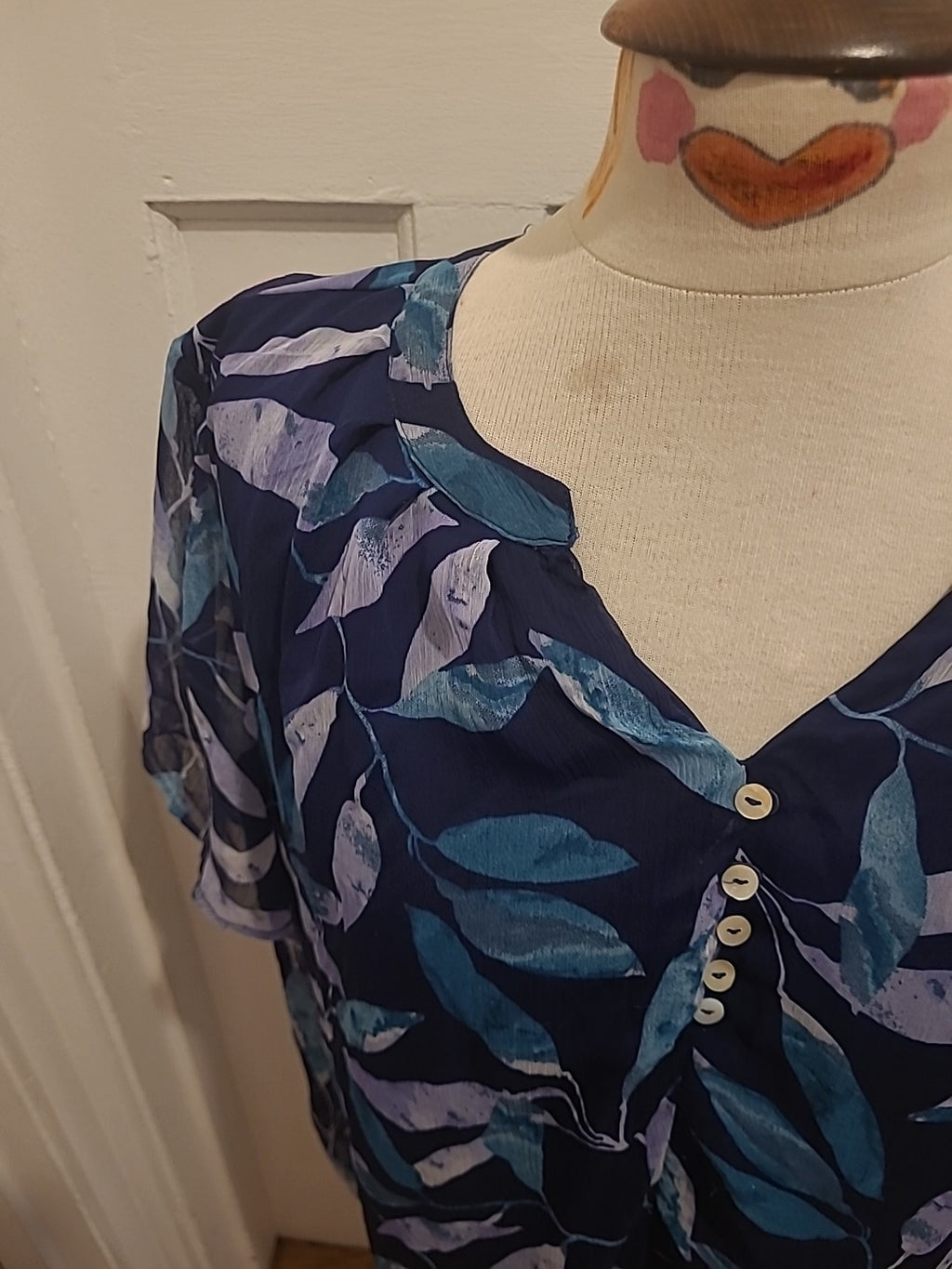 Ladies Bonmarche Size 12 Green Navy Leaf Design Short Sleeved Lined Blouse