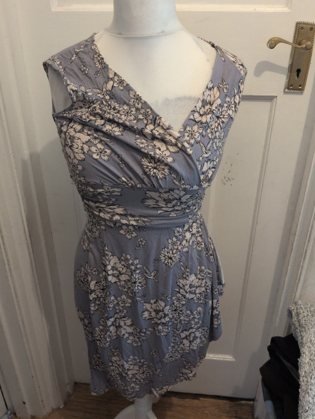 Ladies Dorothy Perkins Size 10 Grey And Ivory Flower Sleeveless Dress