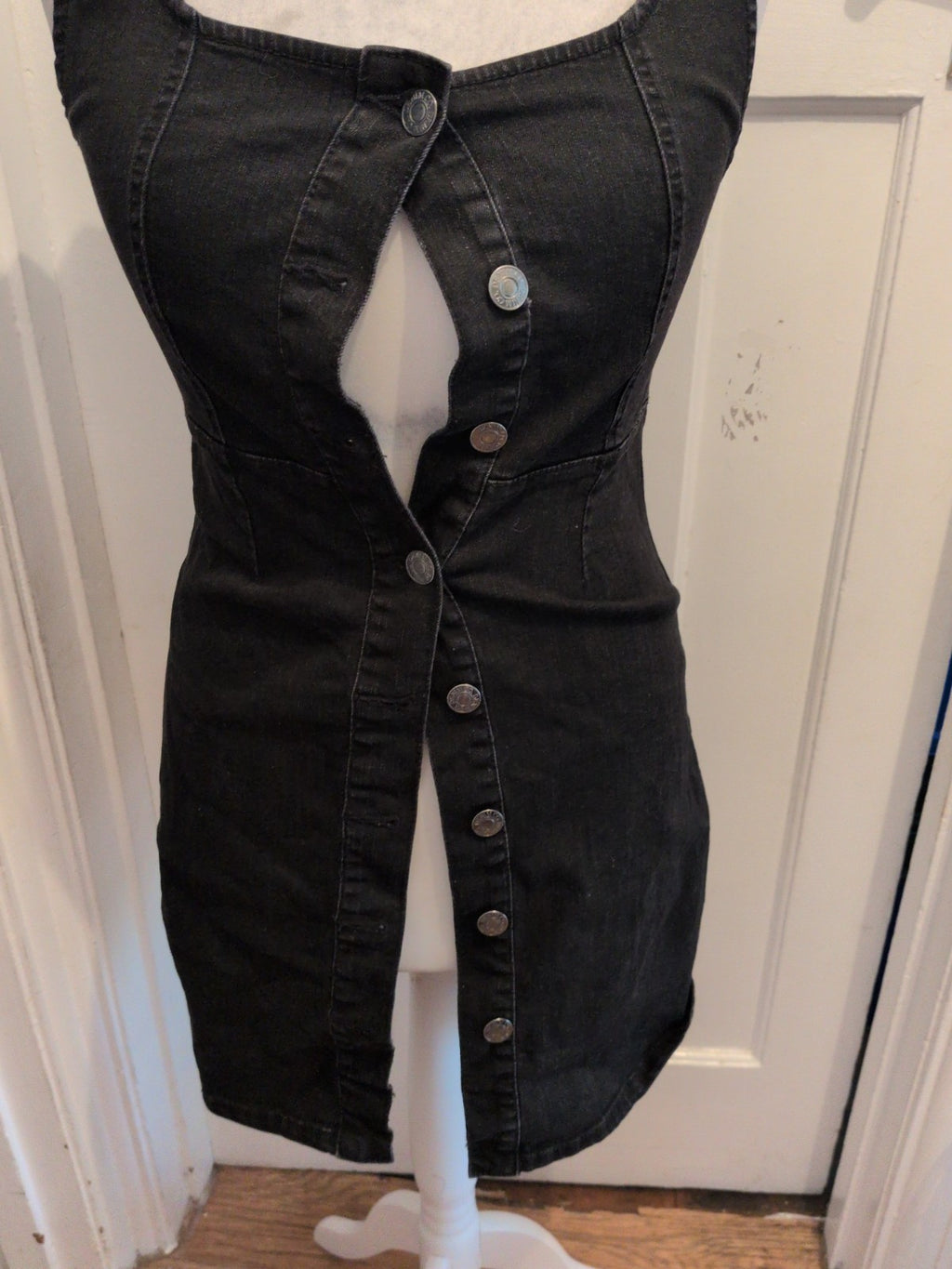 Denim&Co 10 Black Denim Sleeveless Buttoned Knee Length Dress