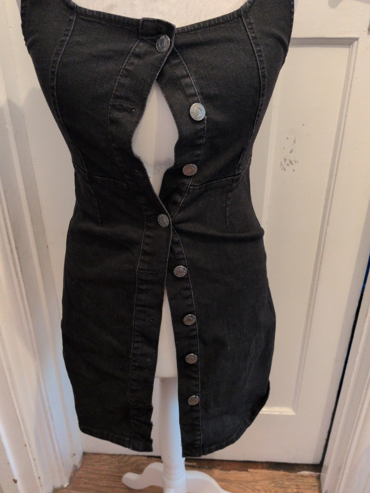 Denim&Co 10 Black Denim Sleeveless Buttoned Knee Length Dress