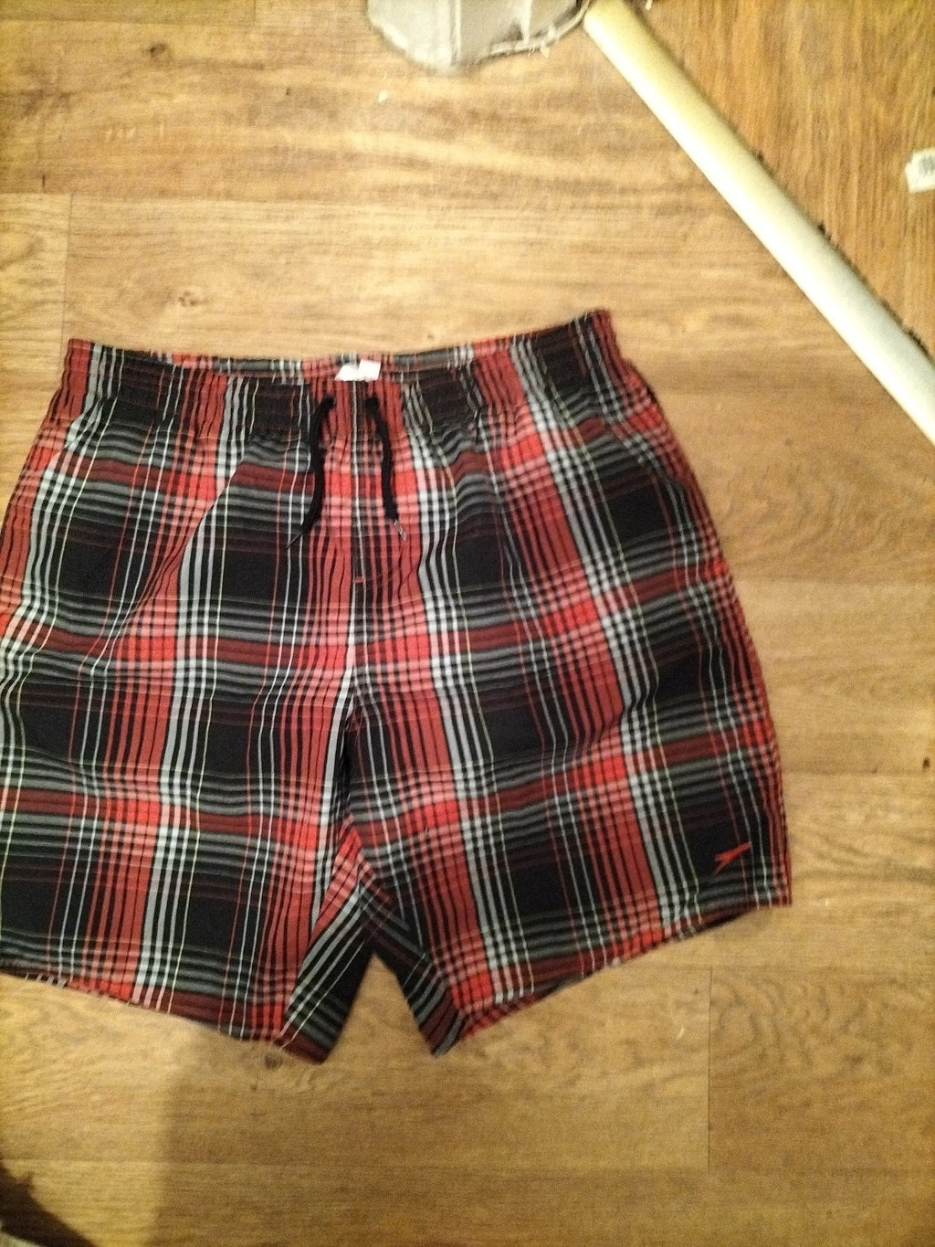 Mens Speedo Size XL Red And Black Mesh Lined Elasticated Shorts
