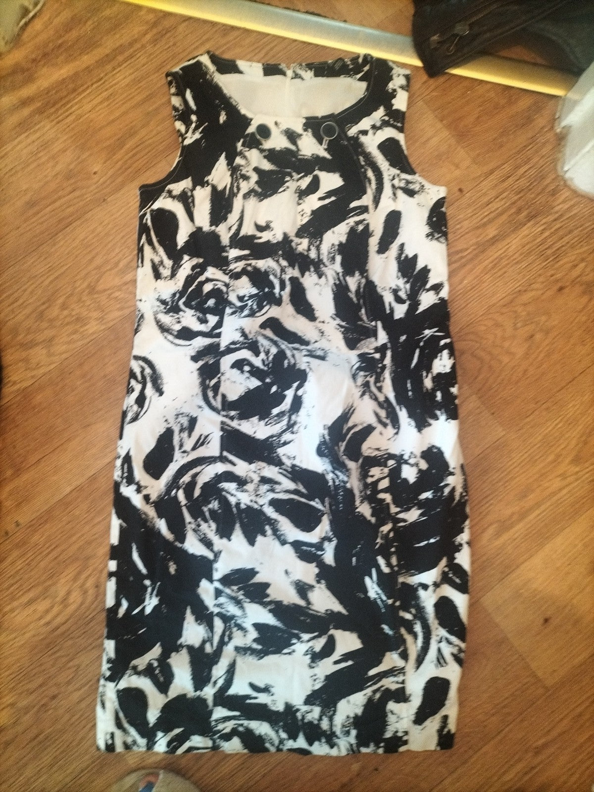 Ladies Alfani Size 6 Black And White Lined Sleeveless Dress