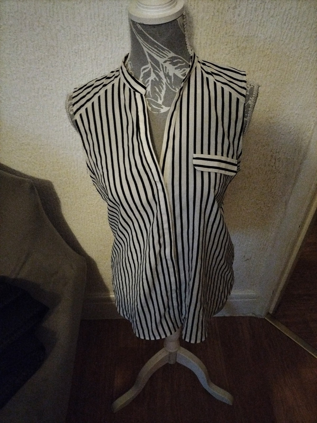 Ladies H+M Size 8 Black/White Striped Sleeveless Blouse