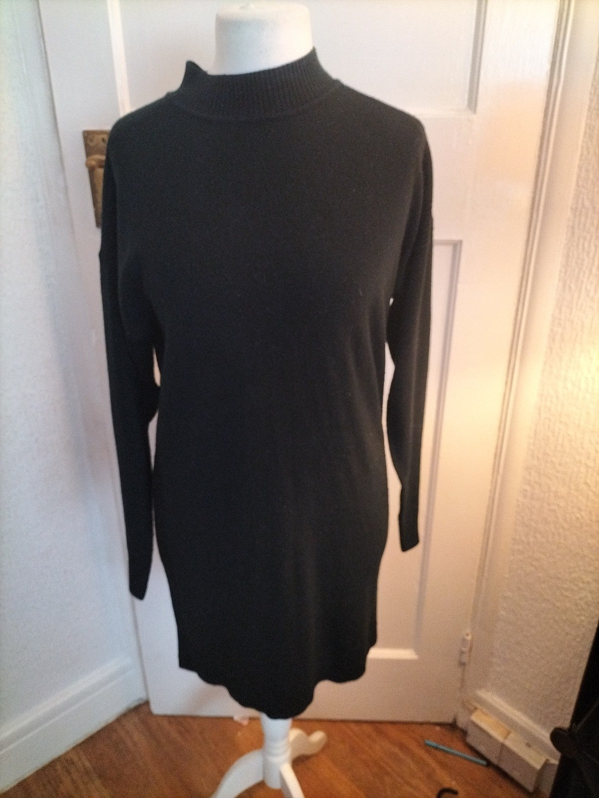 Ladies New Look Size M Black Long Sleeved Jumper Dress