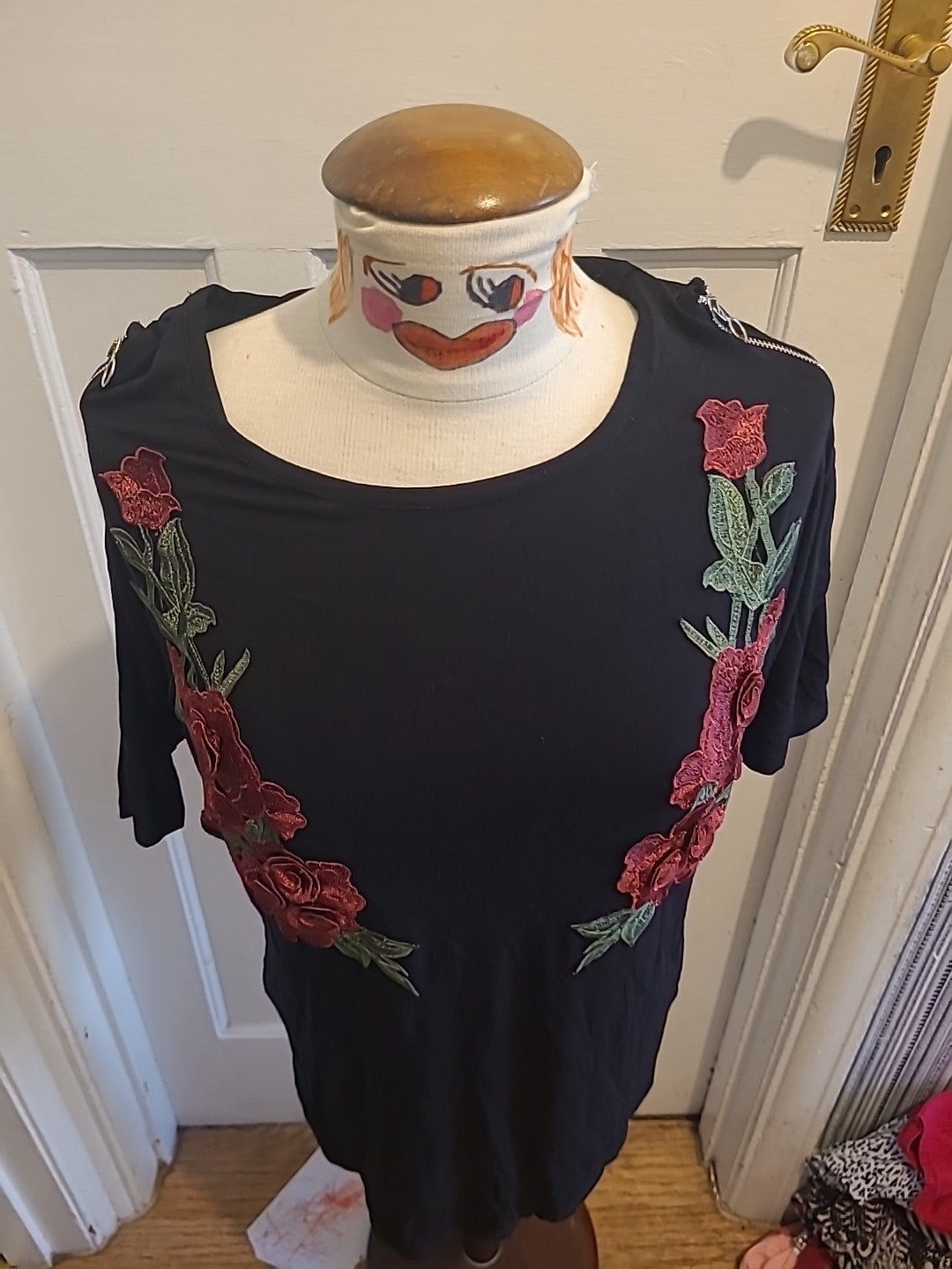 Ladies Select Size 10 Black With Floral Short Sleeved Blouse
