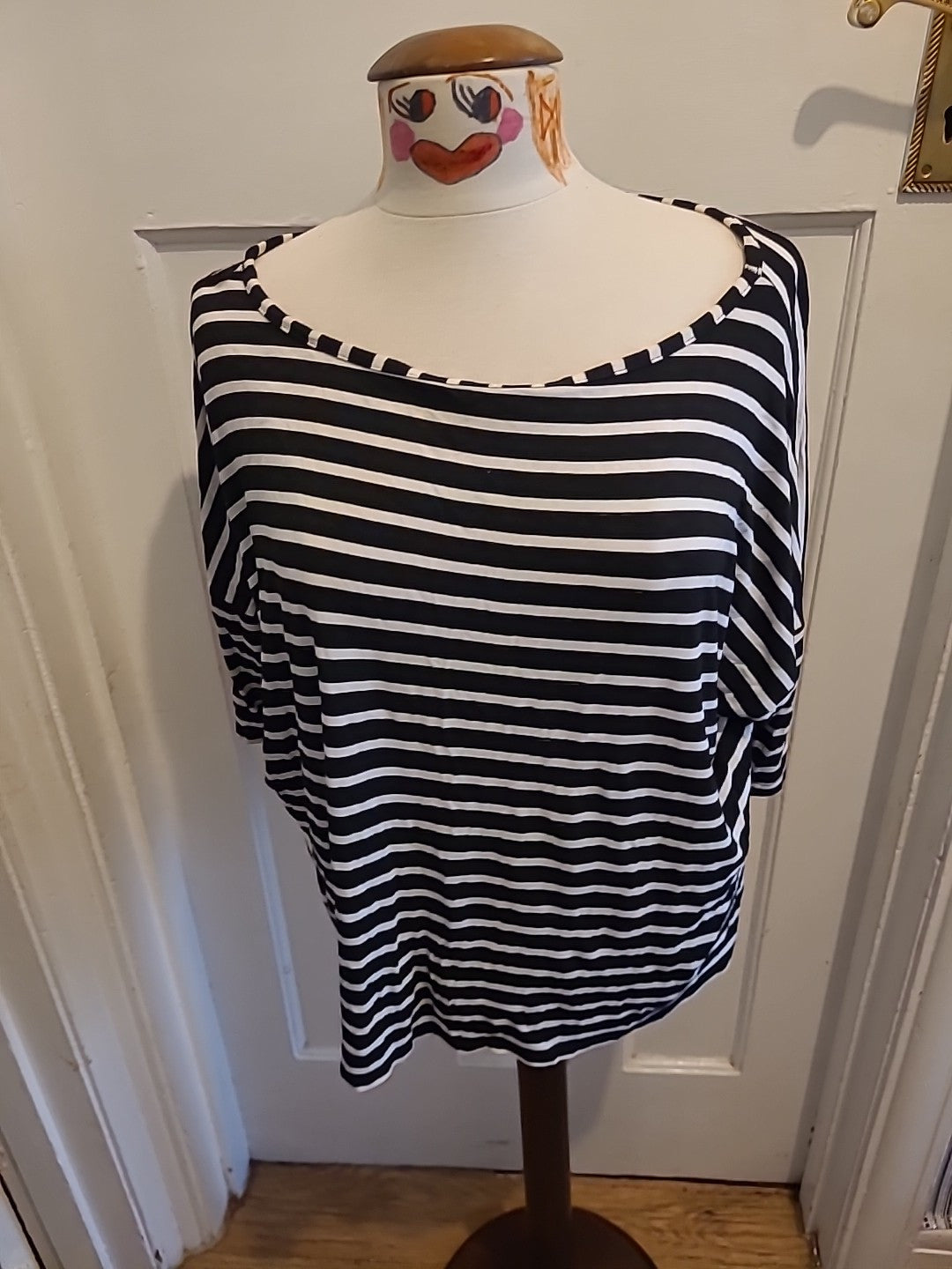 Ladies New Look Size 10 Black White Striped Mid Sleeved Tshirt