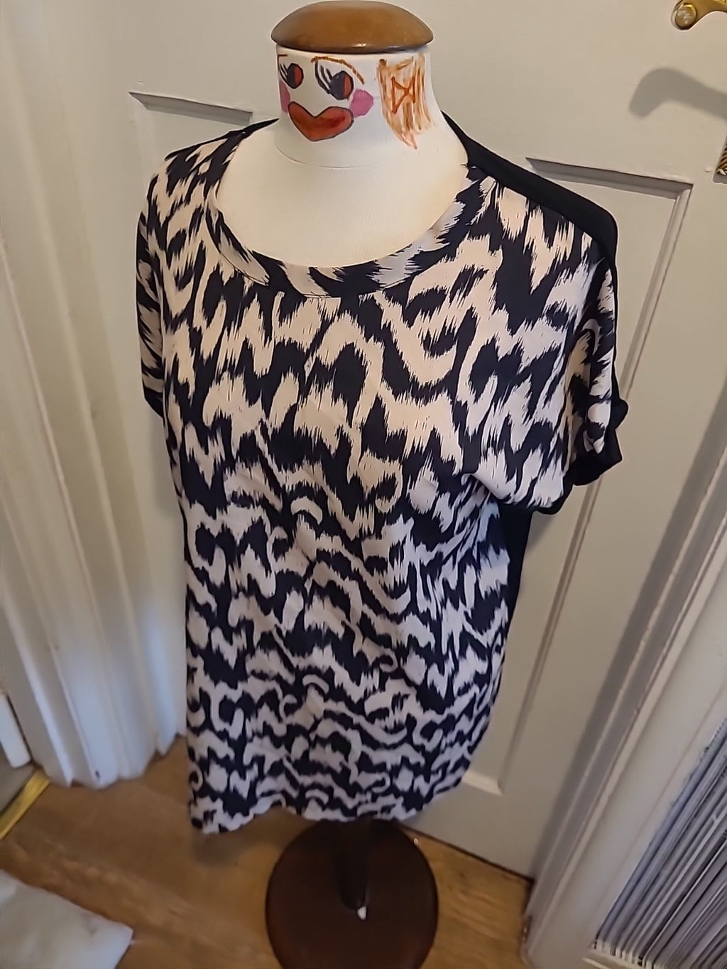 Ladies Peacocks Size 14 Beige And Black Short Sleeved Tshirt