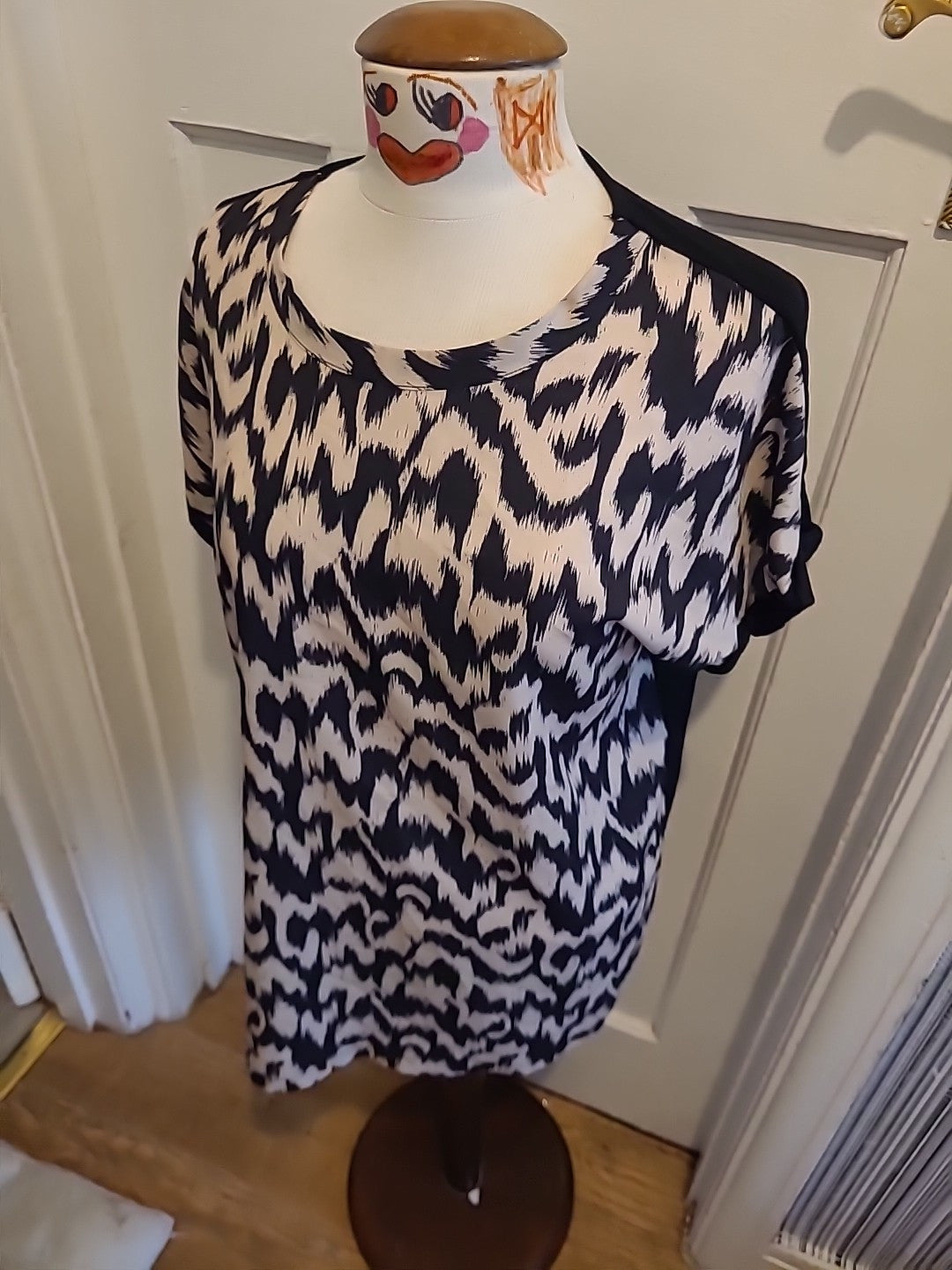 Ladies Peacocks Size 14 Beige And Black Short Sleeved Tshirt