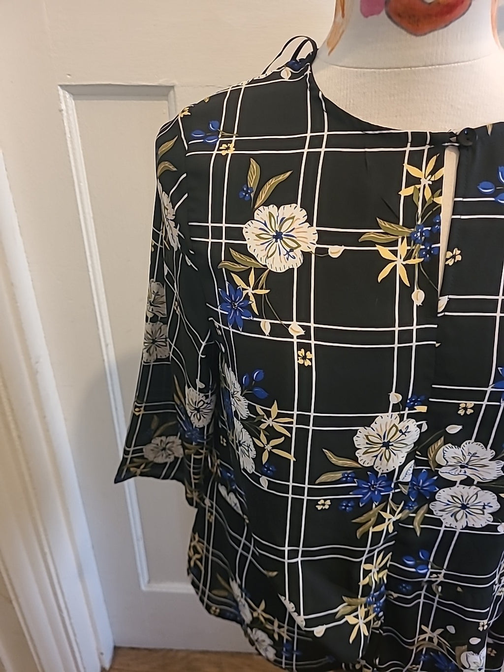 Ladies Peacocks Size 10 Black Blue White Floral Mid Sleeved Blouse