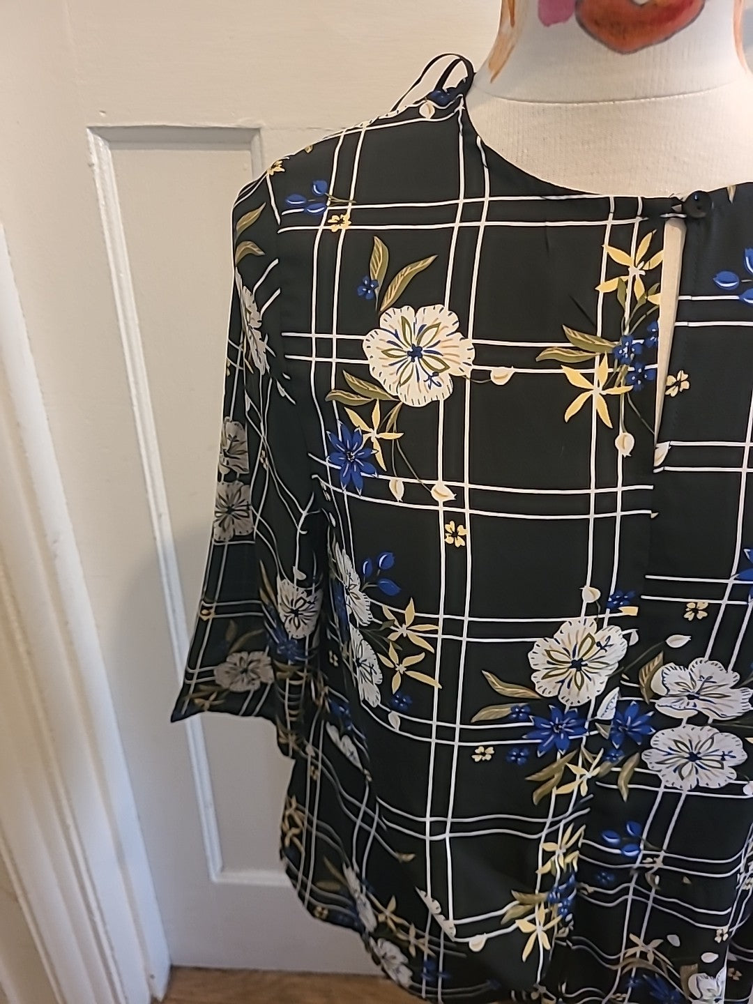 Ladies Peacocks Size 10 Black Blue White Floral Mid Sleeved Blouse