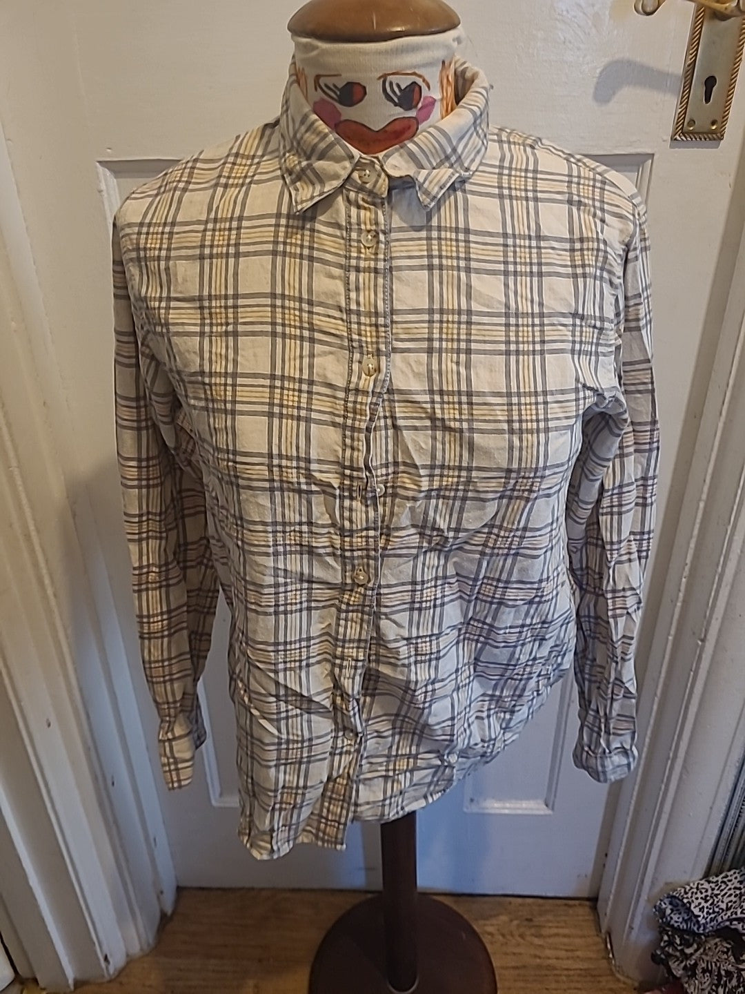 Ladies Uniqlo Size XS Beige Check Long Sleeved Blouse