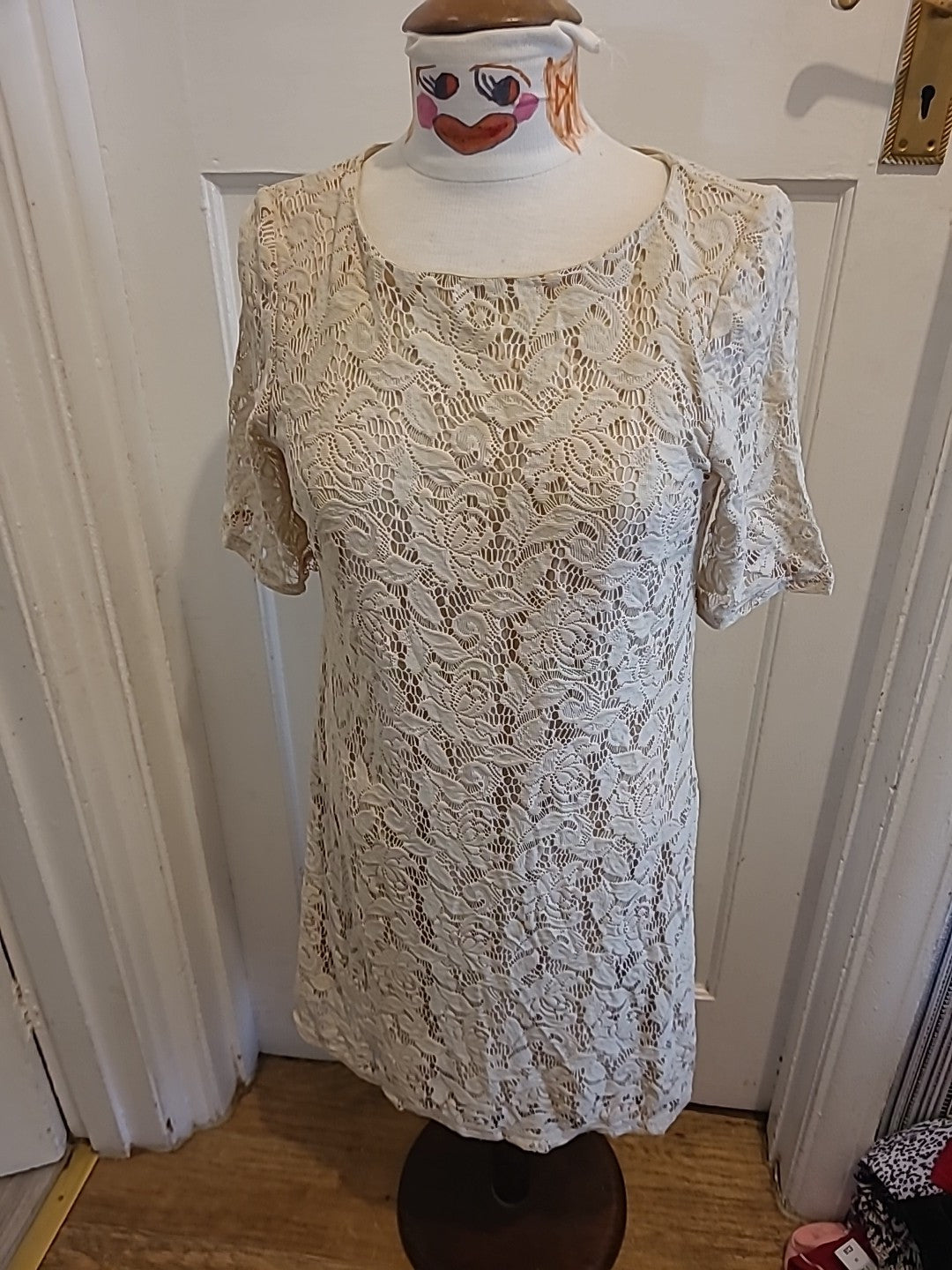 Ladies Wallis Medium Cream Lace Lined Short Sleeved Dress