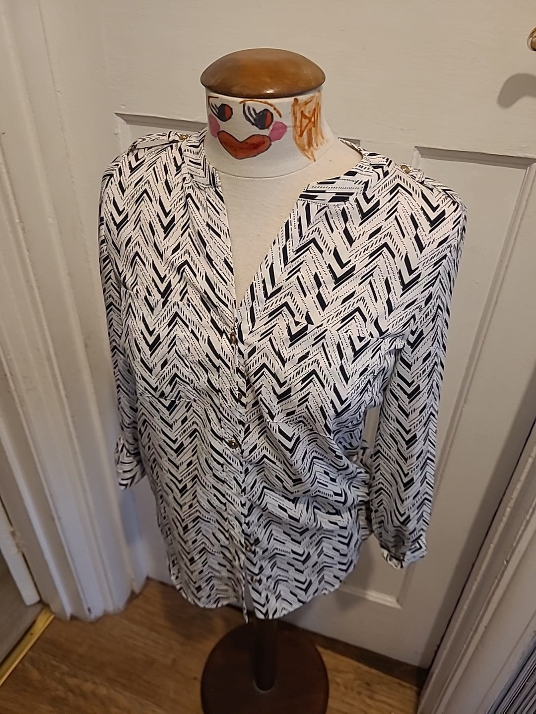 Ladies BHS Size 8 Black And White Patterned Short Sleeved Blouse