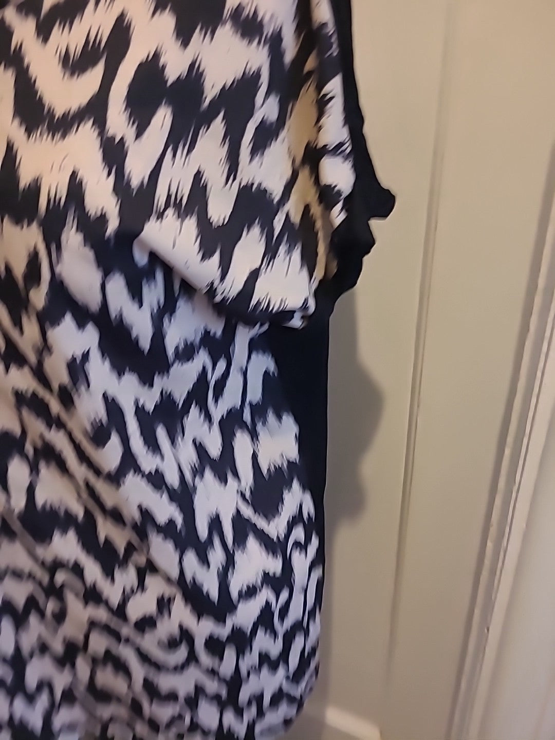 Ladies Peacocks Size 14 Beige And Black Short Sleeved Tshirt
