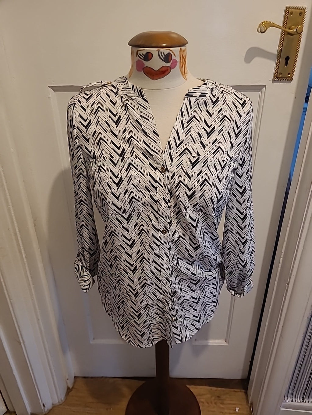 Ladies BHS Size 8 Black And White Patterned Short Sleeved Blouse