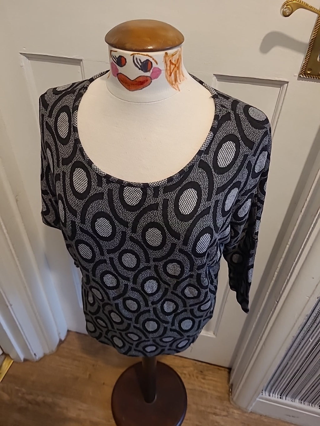 Ladies Luca Vanucci Size Medium Grey/black/white Mid Sleeved Blouse