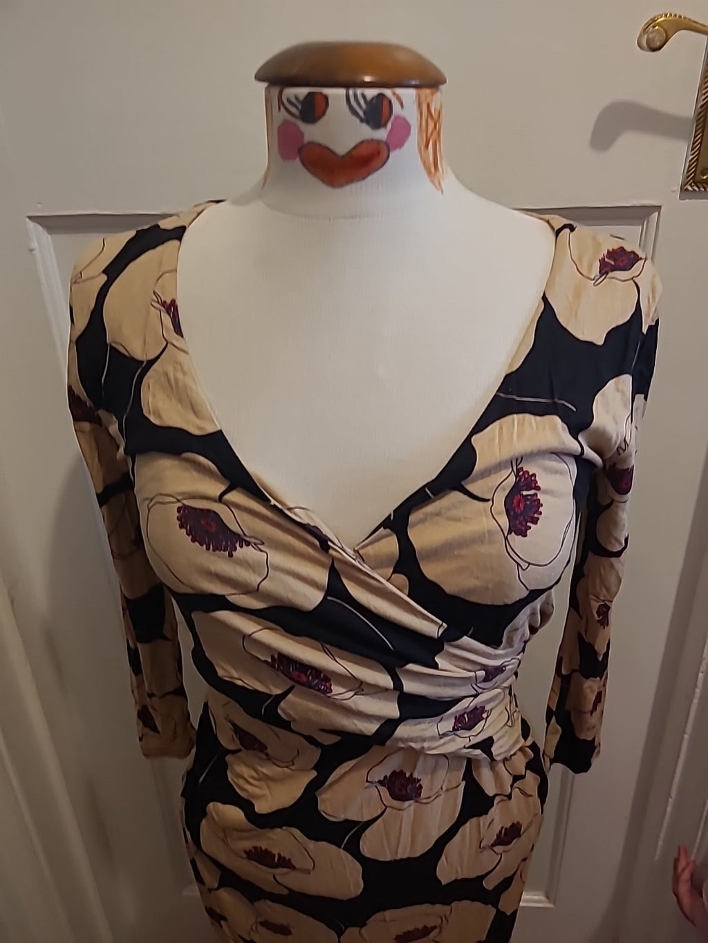 Ladies Phase Eight Size 8 Beige Black Floral Mid Sleeved Dress