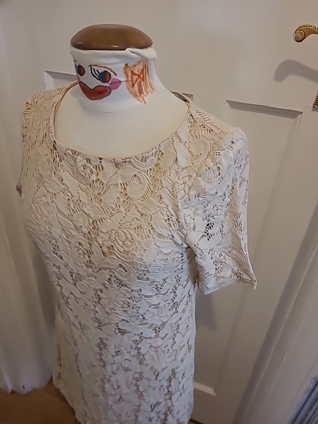 Ladies Wallis Medium Cream Lace Lined Short Sleeved Dress