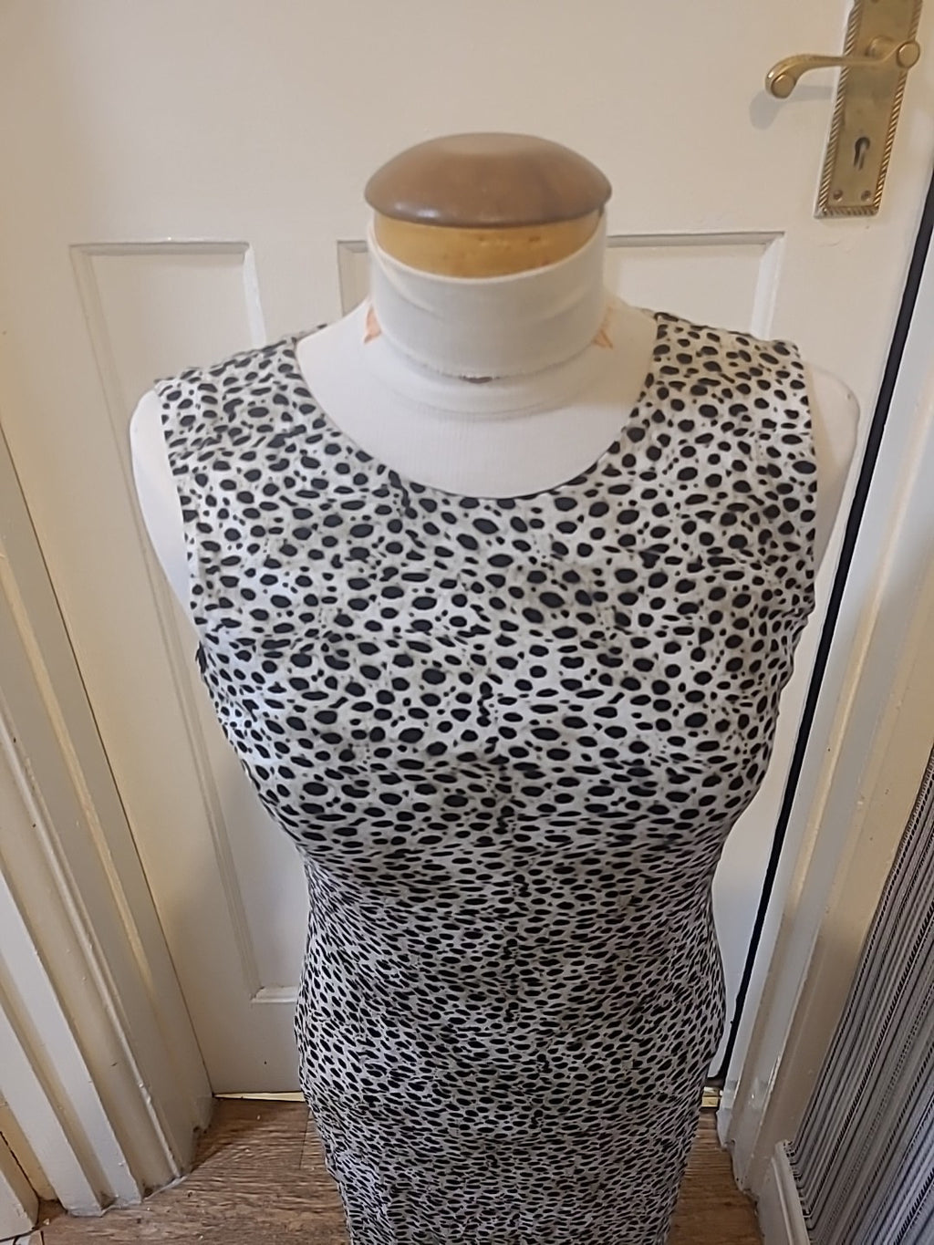 Ladies Limited Edition Size 8 Zebra Print Sleeveless Lined Dress