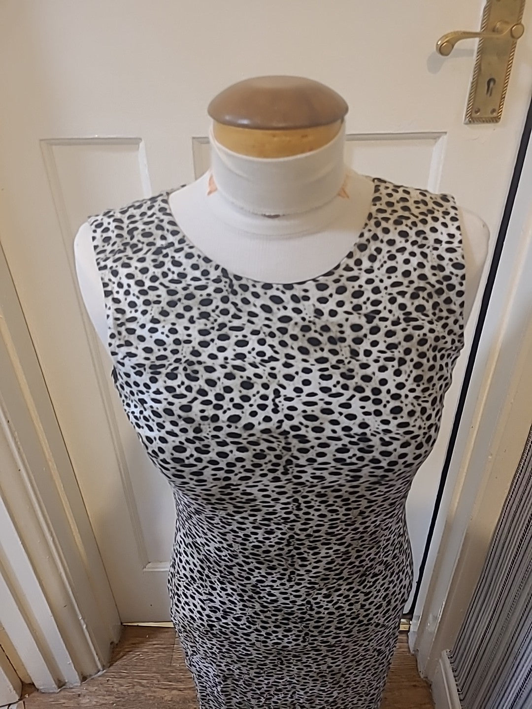 Ladies Limited Edition Size 8 Zebra Print Sleeveless Lined Dress