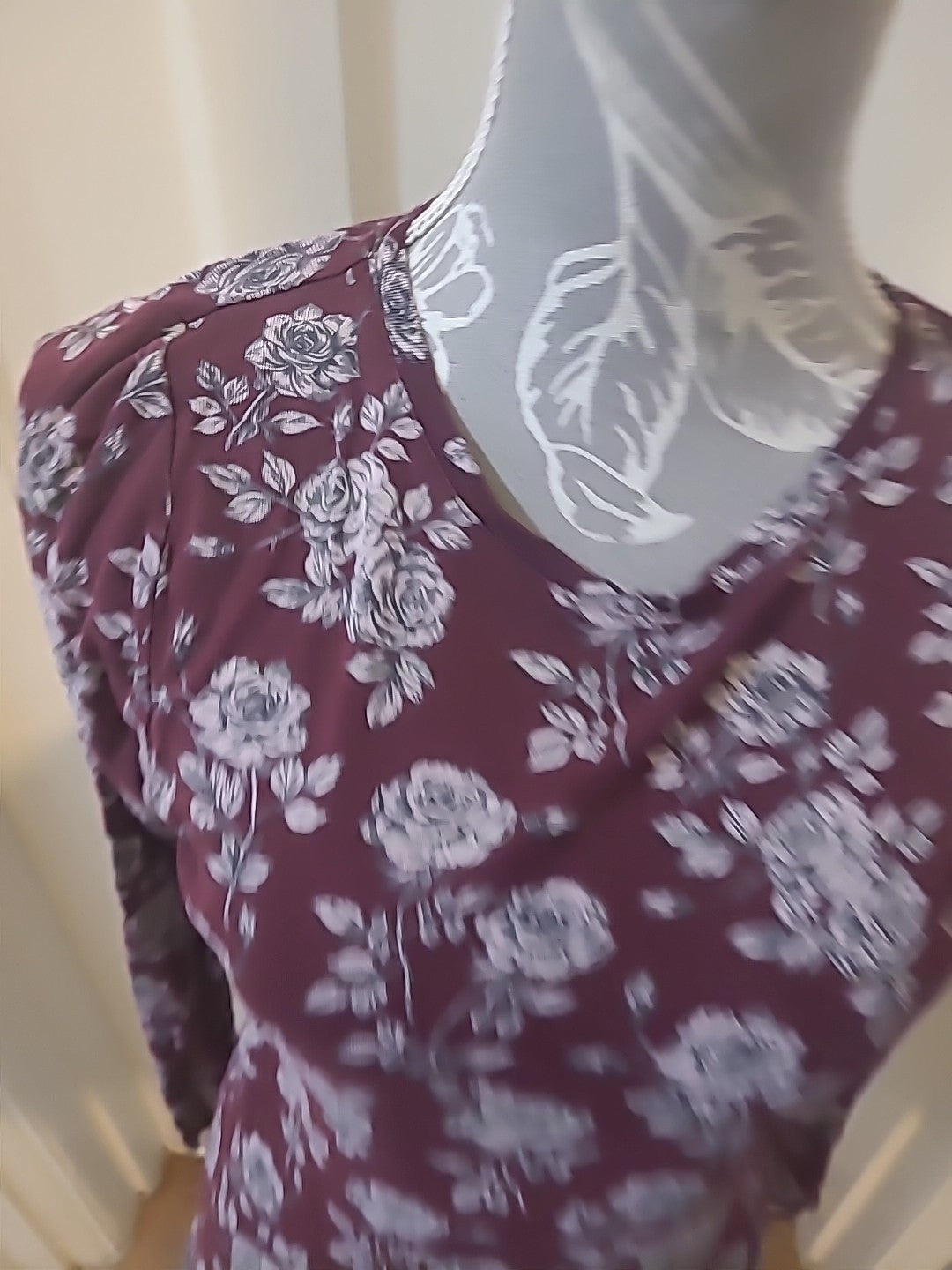 Ladies Peacocks Size 12 Purple Floral Long Sleeved Blouse
