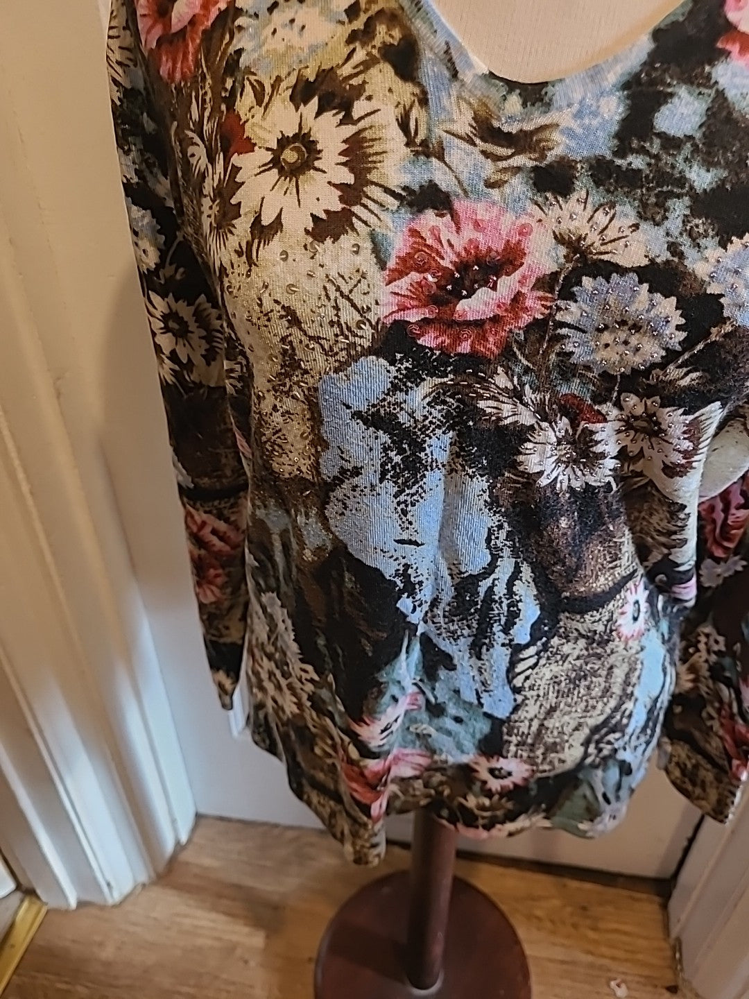 Ladies Punt Roma Size Medium Multi Coloured Floral Long Sleeved Blouse