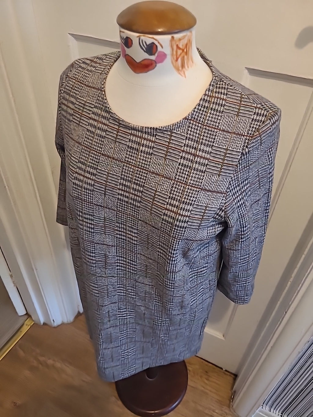 Ladies Tu 12 Grey Navy White Check Long Sleeve Long Blouse