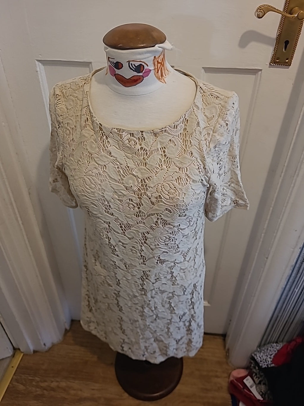 Ladies Wallis Medium Cream Lace Lined Short Sleeved Dress