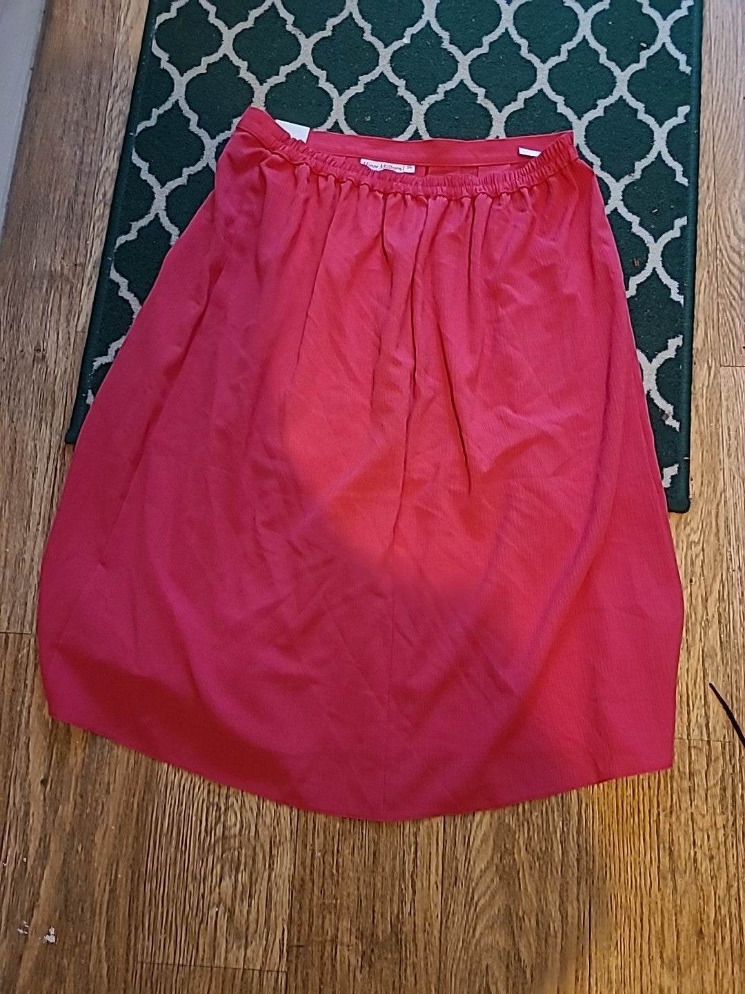 Brand New Tagged Ladies Honor Millburn Size 16 Pink Pleated Long Skirt