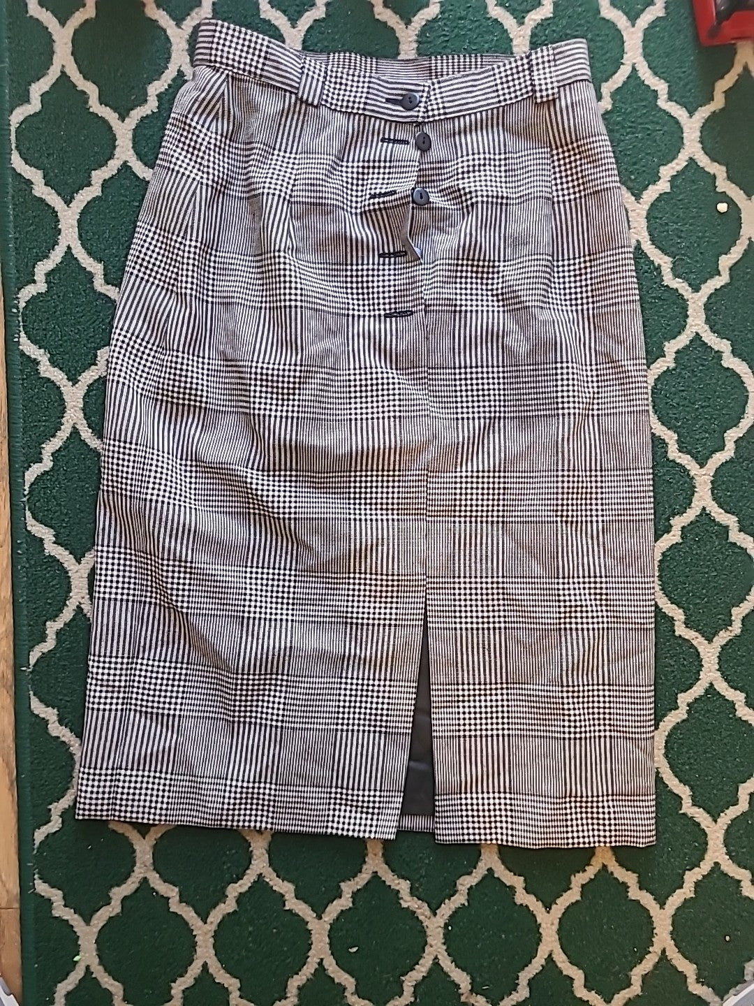 Ladies Miss Twen Size Small Black/White Check Skirt