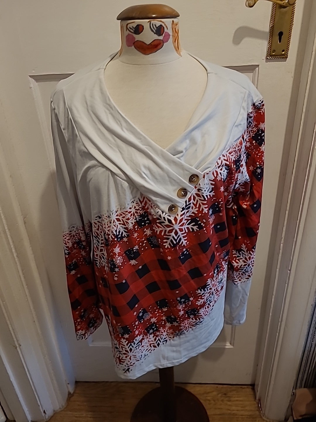 Ladies 2xl Red And White Xmas Long Sleeved Blouse