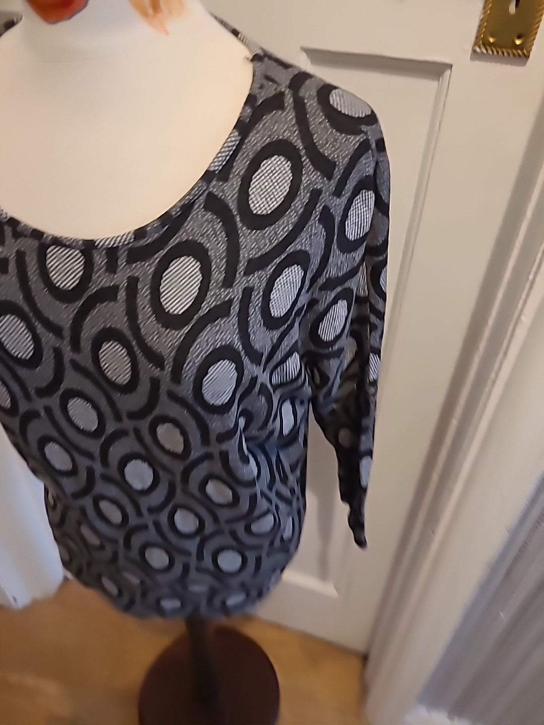 Ladies Luca Vanucci Size Medium Grey/black/white Mid Sleeved Blouse