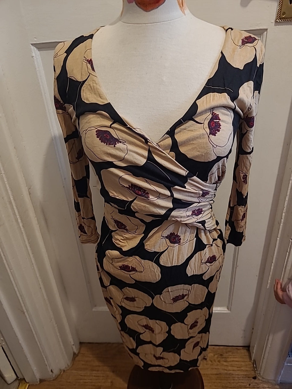 Ladies Phase Eight Size 8 Beige Black Floral Mid Sleeved Dress