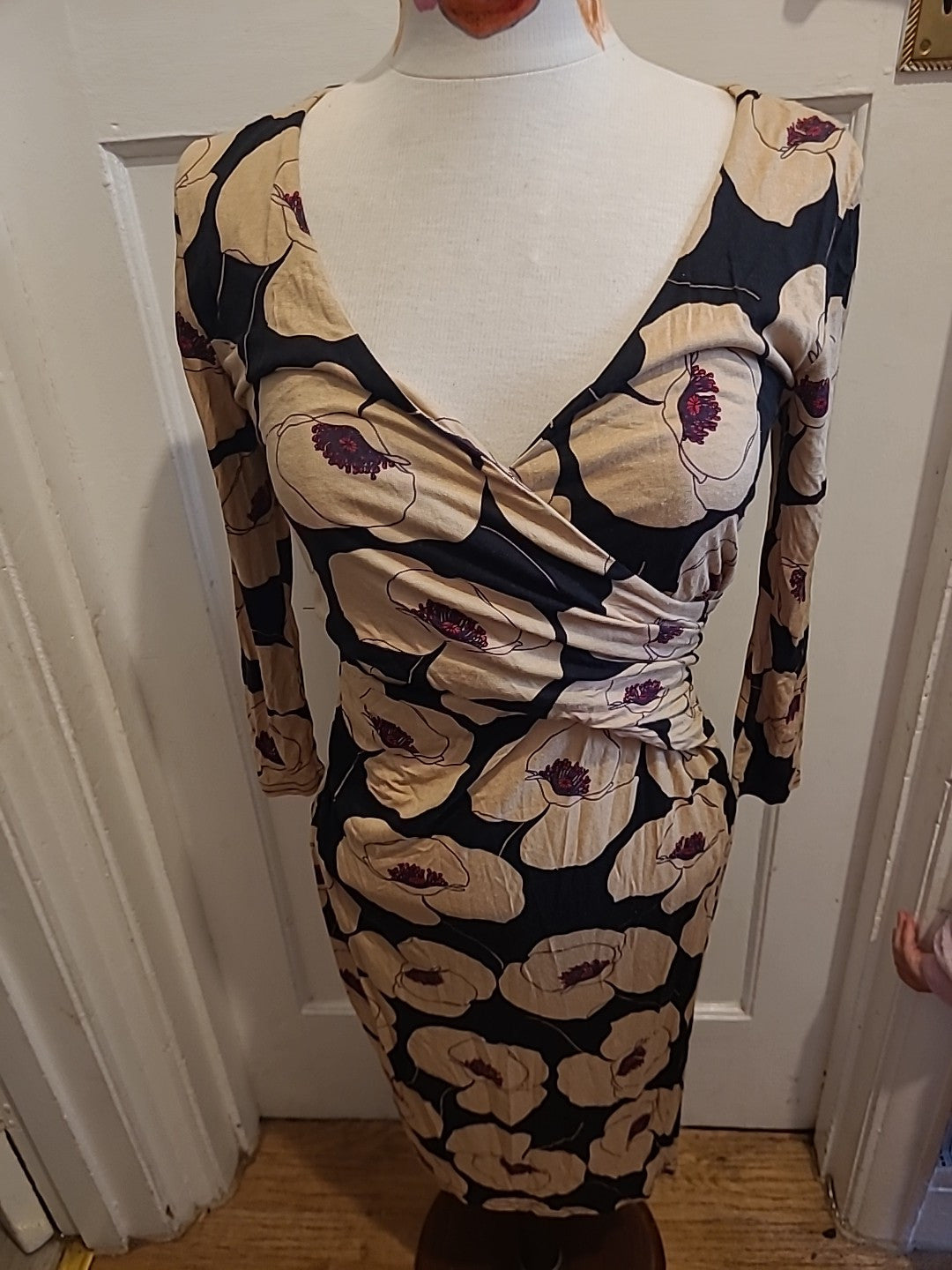 Ladies Phase Eight Size 8 Beige Black Floral Mid Sleeved Dress