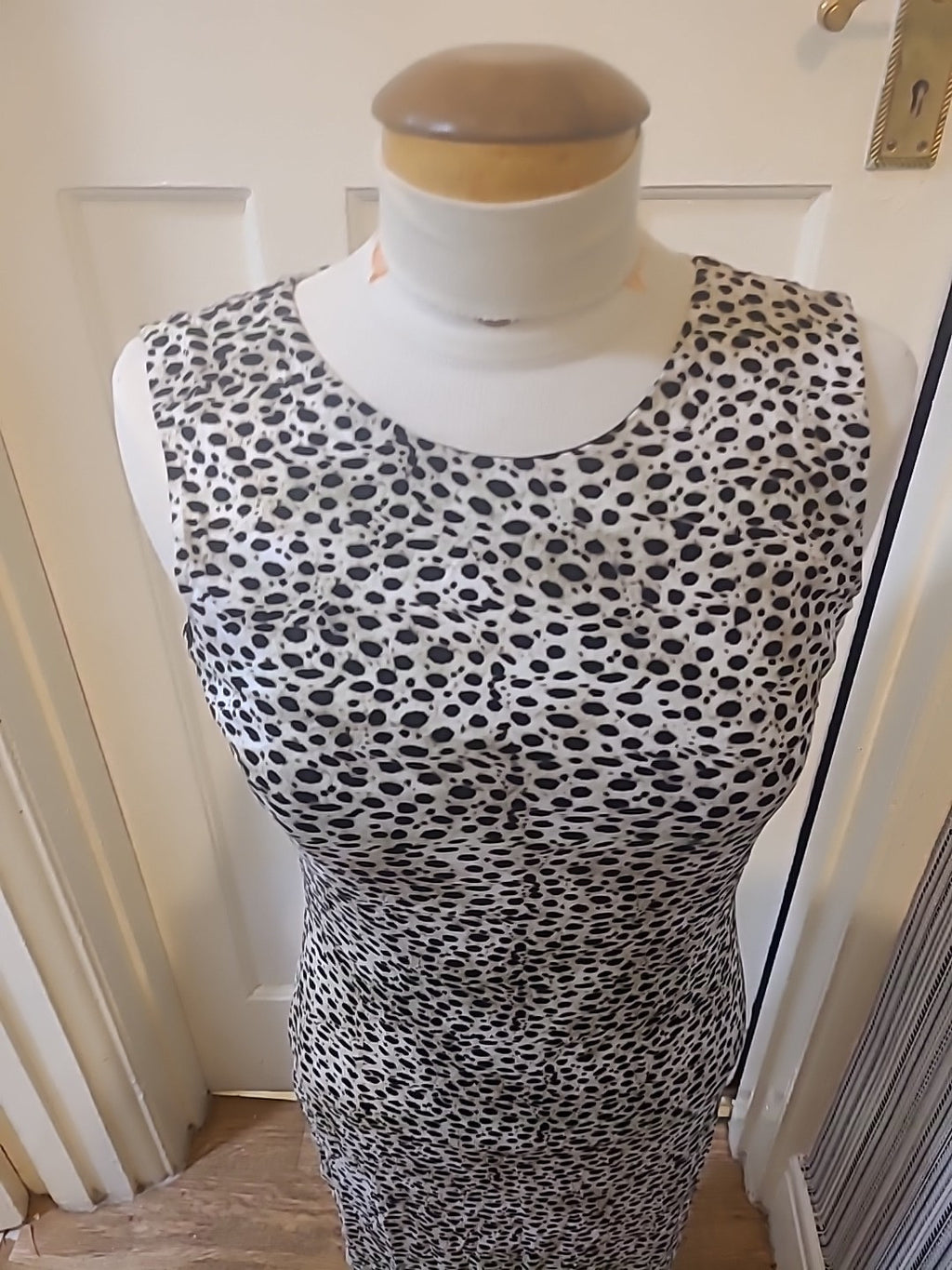 Ladies Limited Edition Size 8 Zebra Print Sleeveless Lined Dress