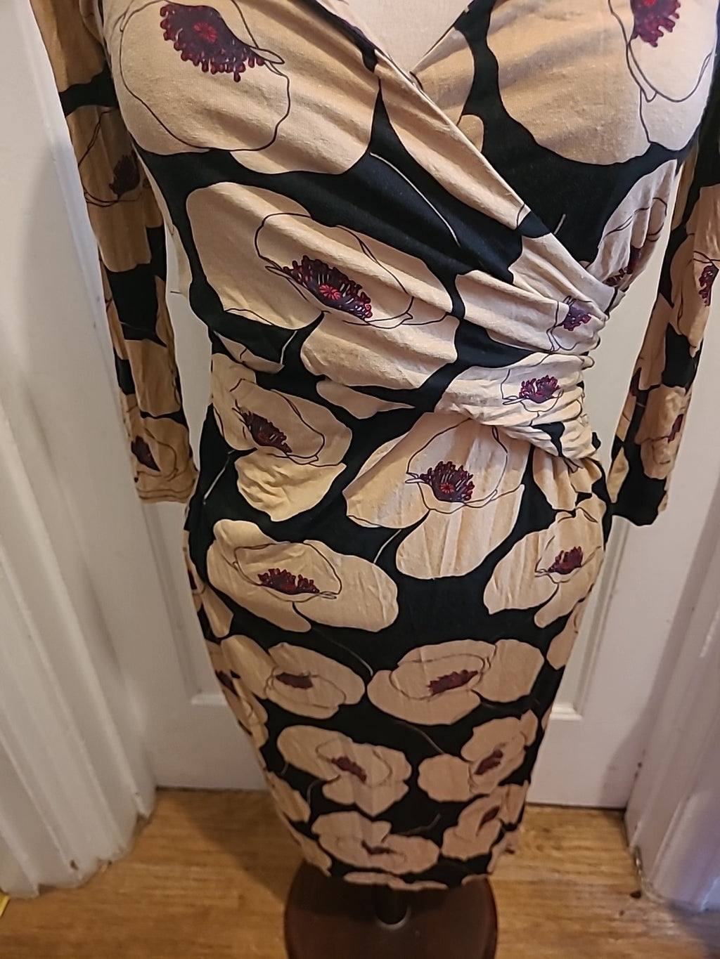 Ladies Phase Eight Size 8 Beige Black Floral Mid Sleeved Dress