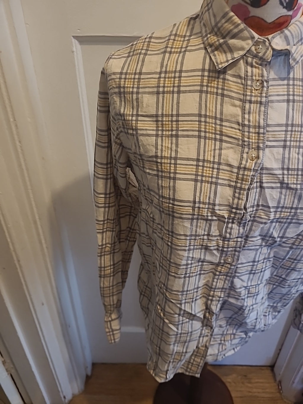 Ladies Uniqlo Size XS Beige Check Long Sleeved Blouse