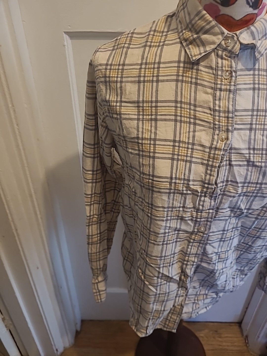 Ladies Uniqlo Size XS Beige Check Long Sleeved Blouse