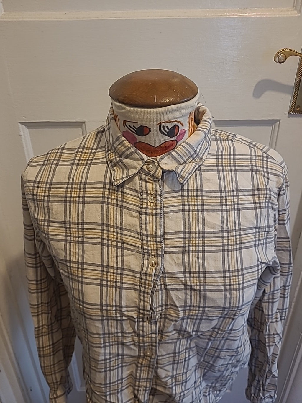 Ladies Uniqlo Size XS Beige Check Long Sleeved Blouse