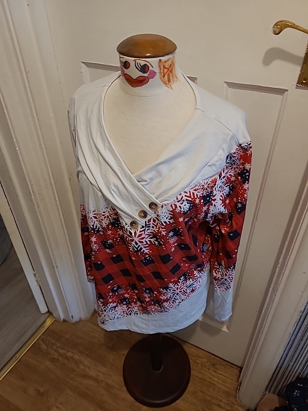 Ladies 2xl Red And White Xmas Long Sleeved Blouse