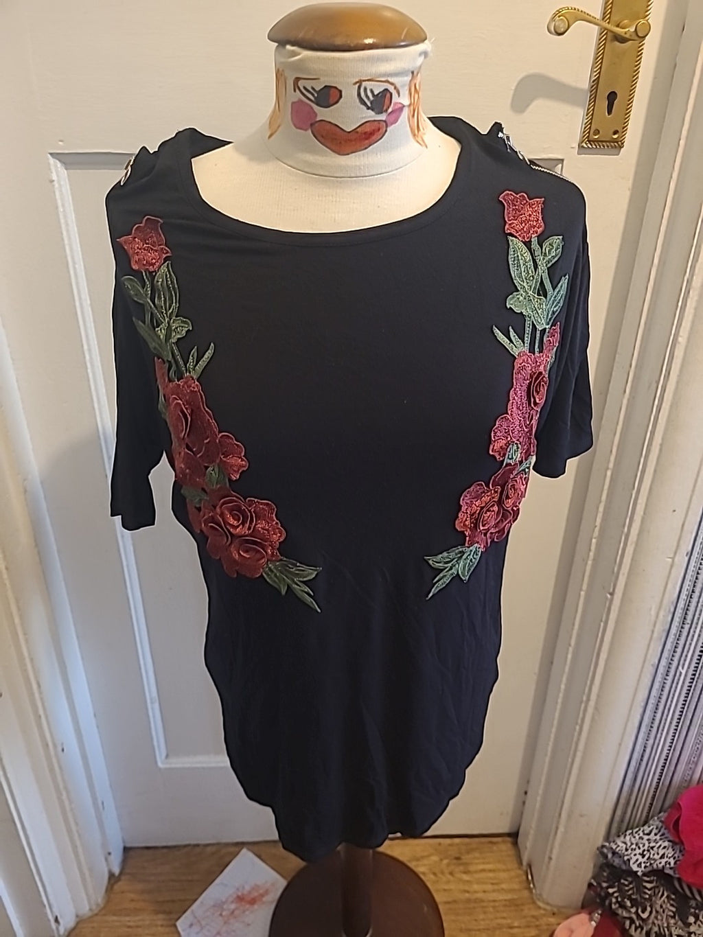 Ladies Select Size 10 Black With Floral Short Sleeved Blouse